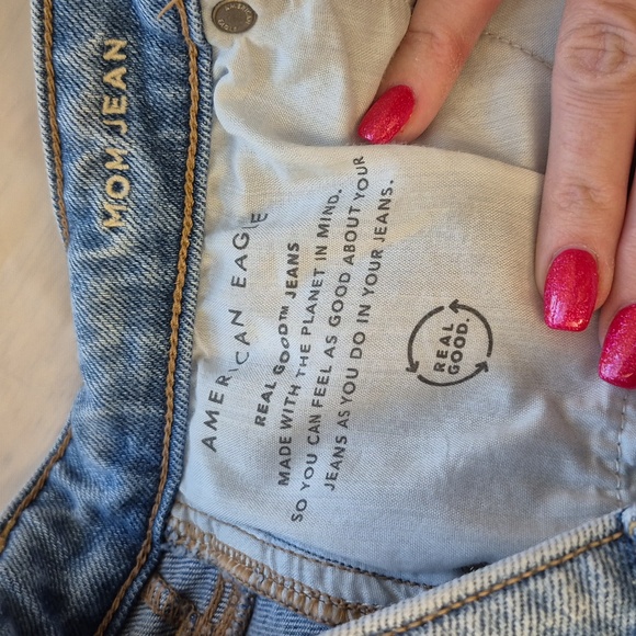 12S American Eagle Outfitters Ripped Light Blue Mom Jeans Sz 12 Short Distressed - Picture 5 of 5
